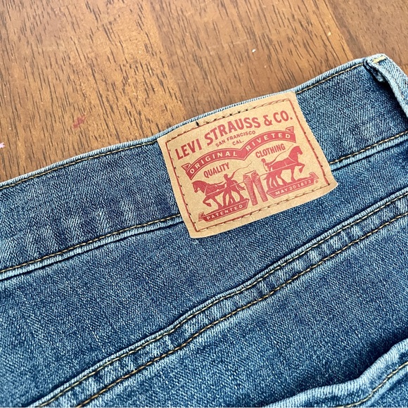 Women’s Levi’s Classic Boot Jeans - Picture 6 of 7